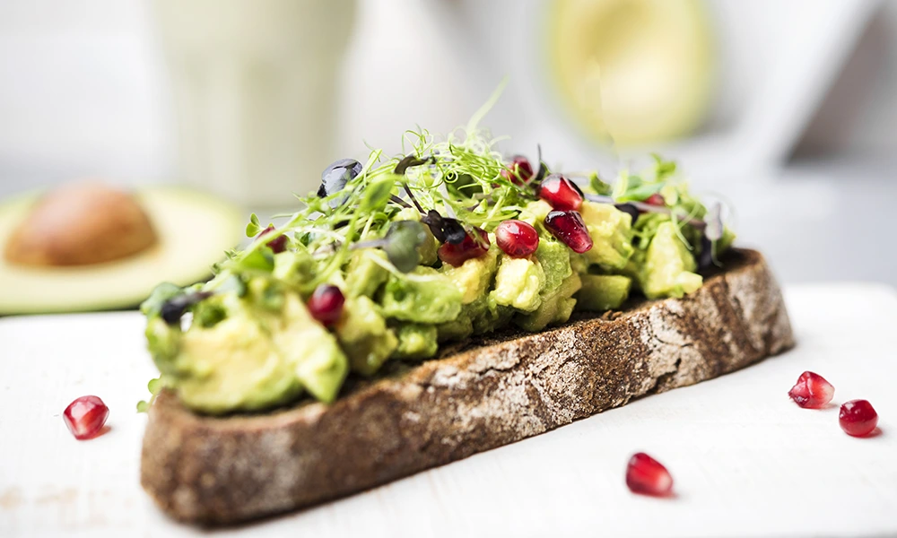 Tostada con Aguacate